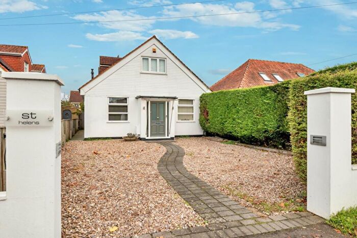 4 Bedroom Detached House For Sale In Dedworth Road, Windsor, SL4