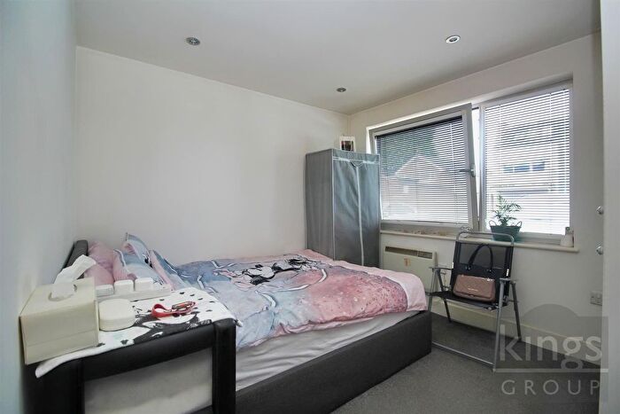 2 Bedroom Flat For Sale In Chapman Courtyard, Turners Hill, Cheshunt, Waltham Cross, EN8
