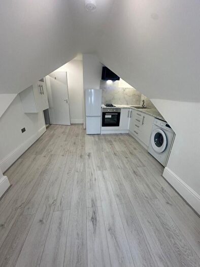 Studio To Rent In Flat Forest Glade, London, E11
