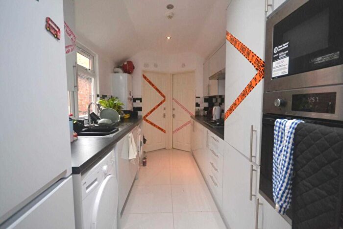 5 Bedroom Terraced House To Rent In Essex Street, Reading, RG2