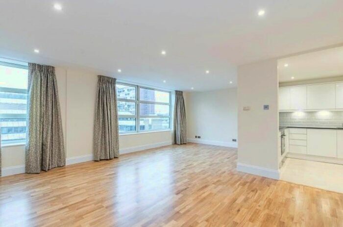 3 Bedroom Flat To Rent In Consort Rise, Buckingham Palace, Victoria, SW1W