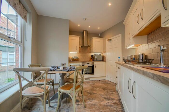 2 Bedroom Flat To Rent In Franklins Yard, Fossgate, York, YO1