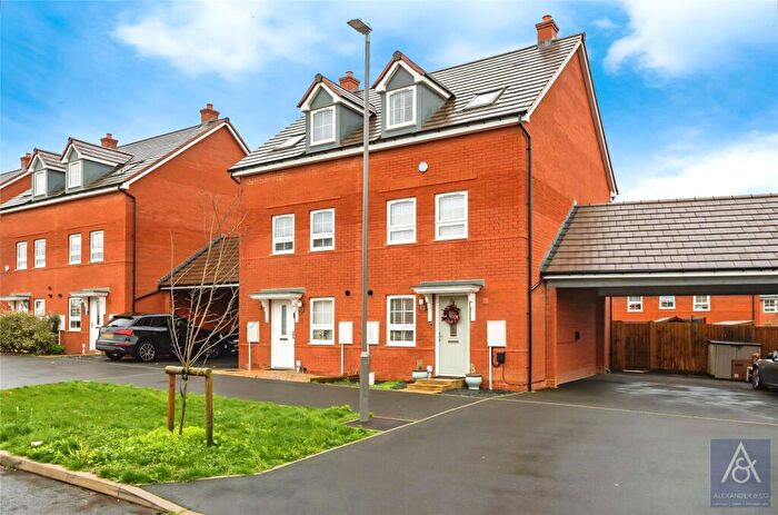 3 Bedroom Semi-Detached House For Sale In , Oswald Way, Buckingham, MK18