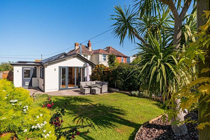 2 Bedroom Detached Bungalow For Sale In Pretty Detached Bungalow - Hilton Road, Cowes, PO31