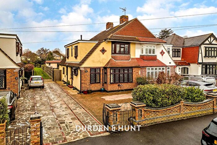 4 Bedroom Semi Detached House For Sale In Kenilworth Gardens, Hornchurch, RM12