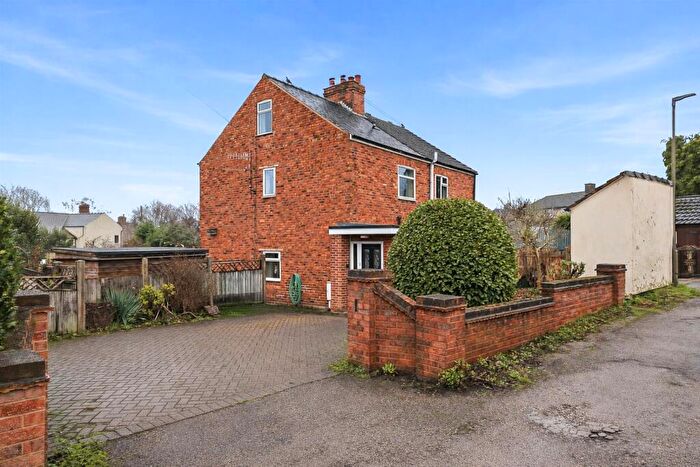 3 Bedroom Semi Detached House For Sale In Broom Close, Newbold, Chesterfield, S41