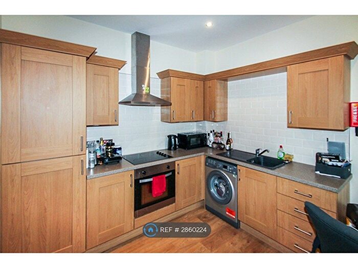 2 Bedroom Flat To Rent In Richardshaw Lane, Pudsey, LS28