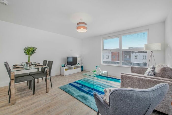 1 Bedroom Flat To Rent In Oldfield Road, Maidenhead, SL6