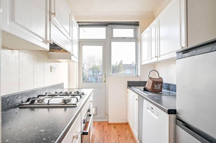 2 Bedroom Terraced House To Rent In Beresford Road, Walthamstow, London, E17