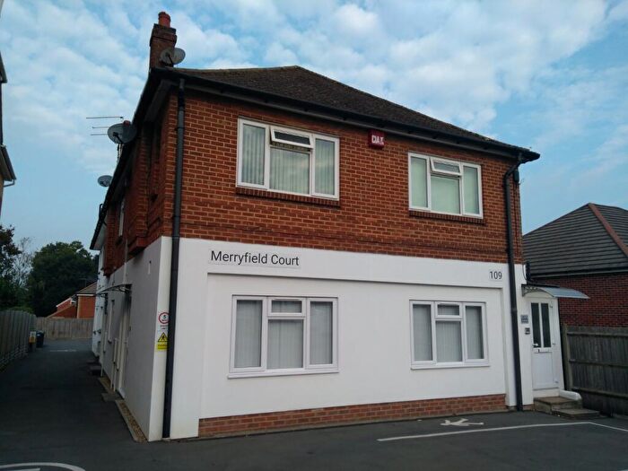 1 Bedroom Flat To Rent In London Road, Cowplain, Waterlooville, Hampshire, PO8