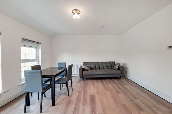 2 Bedroom Flat To Rent In London Road, London, SW16