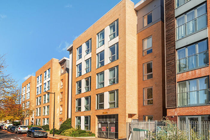 1 Bedroom Apartment For Sale In Peckham Grove, London, SE15