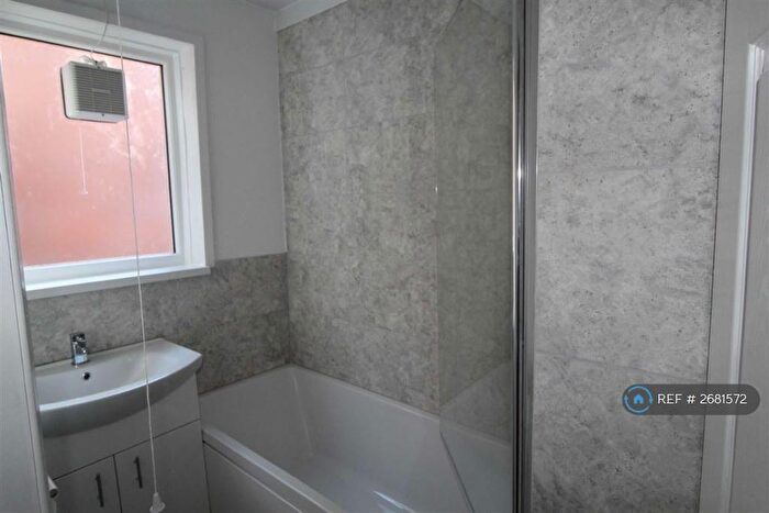 2 Bedroom Flat To Rent In Axwell Terrace, Swalwell, Newcastle Upon Tyne, NE16