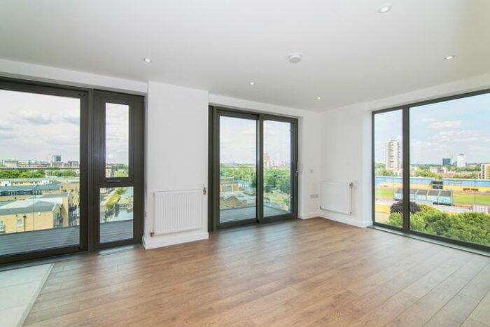 2 Bedroom Flat To Rent In Bootmakers Court, The Watermark, Limehouse, E1
