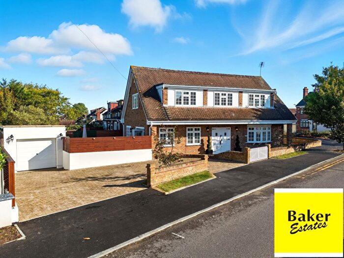 5 Bedroom Detached House For Sale In Hubbards Chase, Hornchurch, RM11