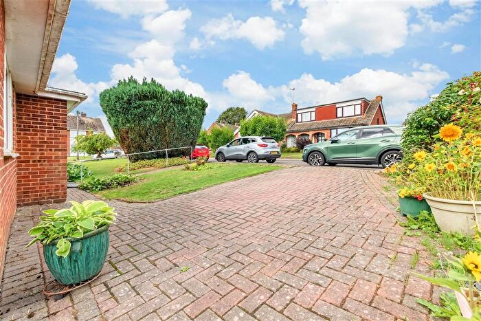 3 Bedroom Semi-detached Bungalow For Sale In Penshurst Close, West Kingsdown, Sevenoaks, Kent, TN15