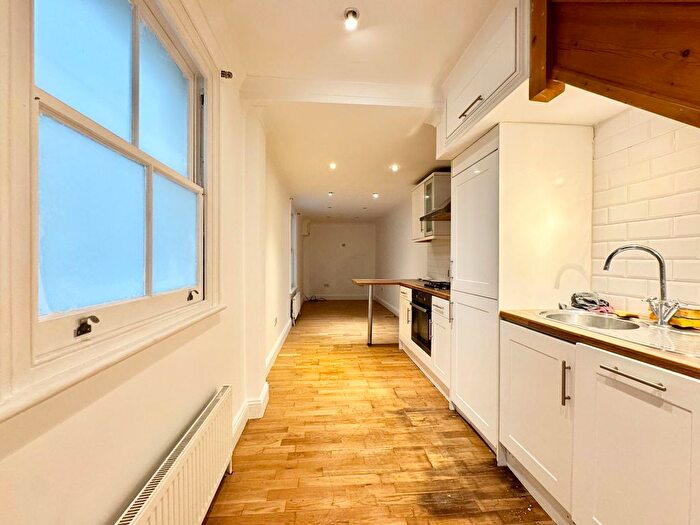 1 Bedroom Flat To Rent In Ebury Mews, London, SE27