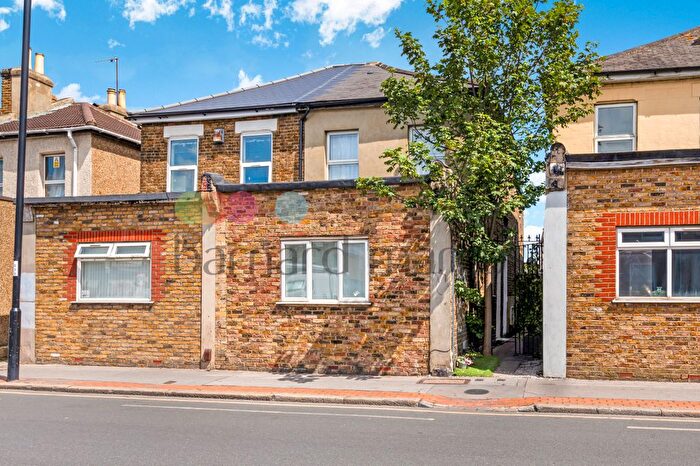 1 Bedroom Flat To Rent In Whitehorse Road, Croydon, CR0