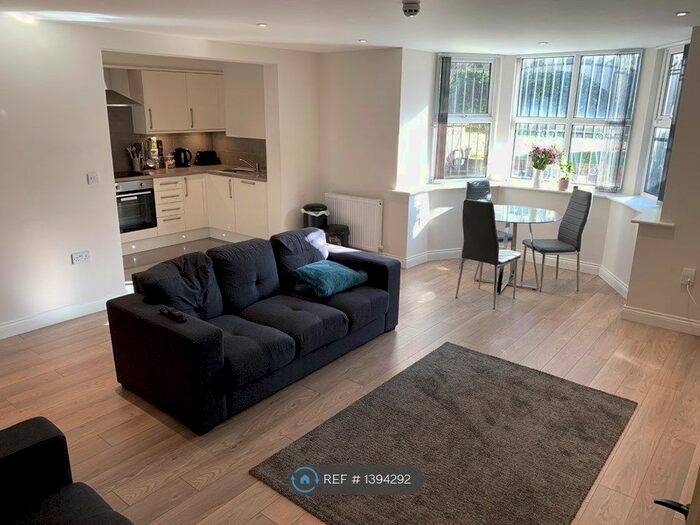 2 Bedroom Flat To Rent In Moorland Hall, Leeds, LS3
