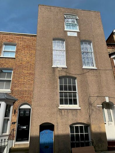 2 Bedroom Flat To Rent In Abbots Hill, Ramsgate, CT11