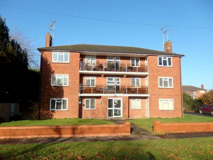 2 Bedroom Flat To Rent In Stroud Green, Newbury, Berkshire, RG14