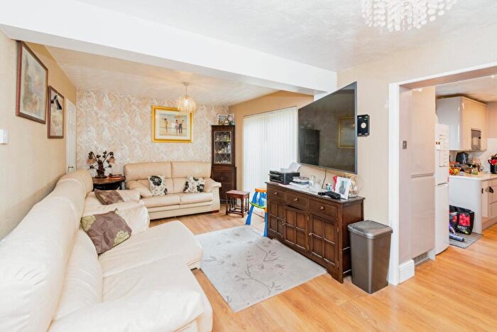 3 Bedroom Terraced House For Sale In Evenlode Road, Southampton, Hampshire, SO16