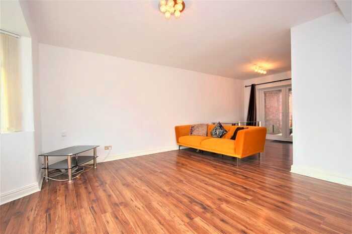 4 Bedroom Semi-Detached House To Rent In Brookfield Road, Cheadle, Cheshire, SK8