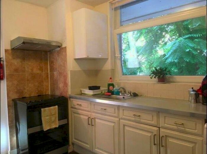 4 Bedroom Flat To Rent In Donegal House, E1