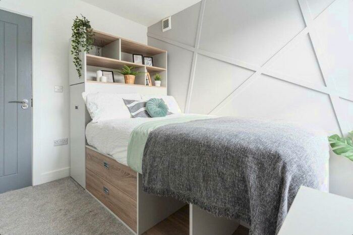 5 Bedroom House To Rent In Eton Road, Southsea, Hampshire, PO5