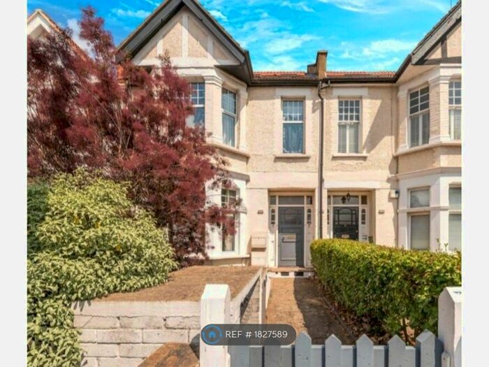 2 Bedroom Maisonette To Rent In Upper Richmond Road West, London, SW14
