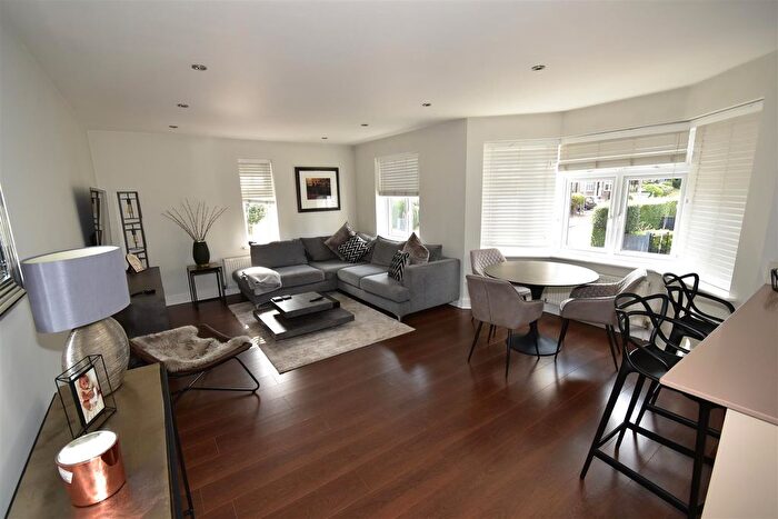 2 Bedroom Flat For Sale In Lower Park Road, Loughton, IG10