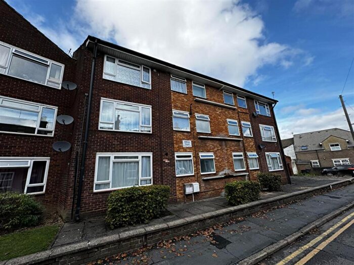 2 Bedroom Flat To Rent In Albion Court, Victoria Street, LU6