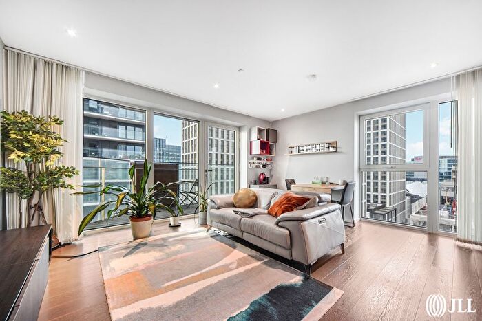 2 Bedroom Flat To Rent In Glasshouse Gardens, London, E20