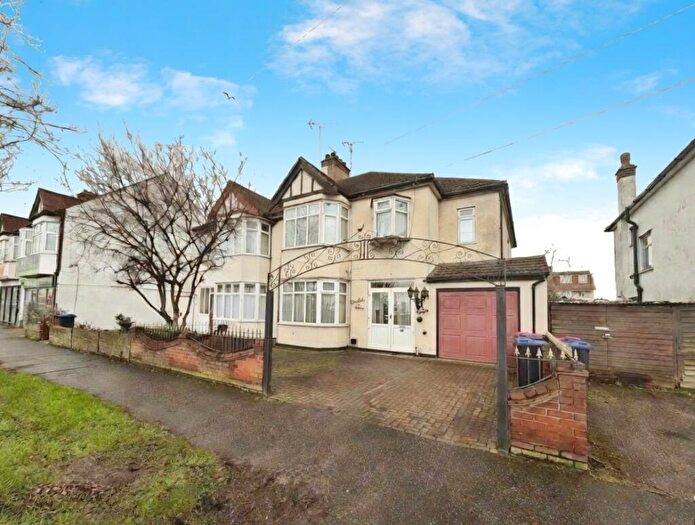 5 Bedroom Semi Detached House For Sale In Prince Avenue, Westcliff-on-Sea, Essex, SS0