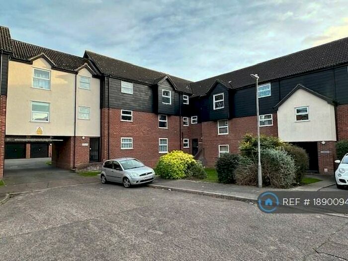 2 Bedroom Flat To Rent In Stonecrop, Colchester, CO4