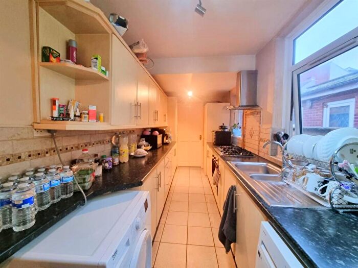 3 Bedroom Terraced House For Sale In Chandos Street, Highfields, Leicester, LE2