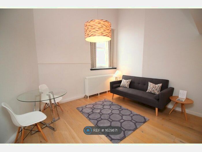 1 Bedroom Flat To Rent In Mcdonald Road, Edinburgh, EH7