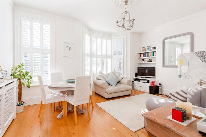 2 Bedroom Apartment For Sale In Rainham Road, Kensal Rise, NW10