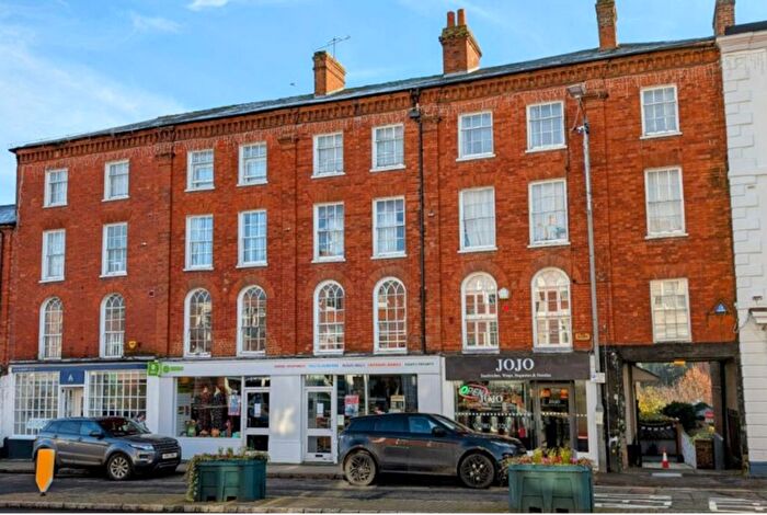 1 Bedroom Apartment For Sale In - Market Square, Buckingham, Buckinghamshire, MK18