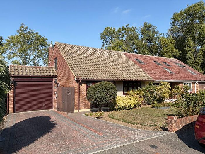 3 Bedroom Semi-Detached Bungalow For Sale In The Chenies, Wilmington, Dartford, DA2