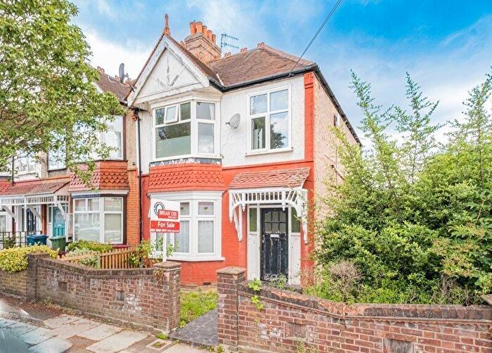 3 Bedroom Flat To Rent In Cornwall Road, Harrow, HA1