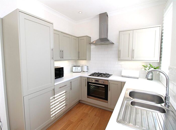 2 Bedroom Apartment To Rent In Central Hill, London, SE19