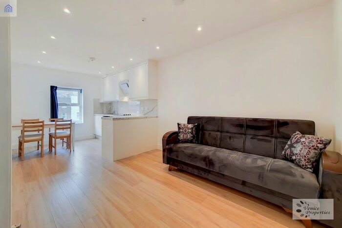 2 Bedroom Flat To Rent In Edgware Road, London, W2