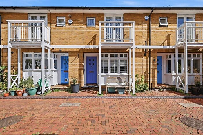 2 Bedroom Property For Sale In De-Barowe Mews, N5