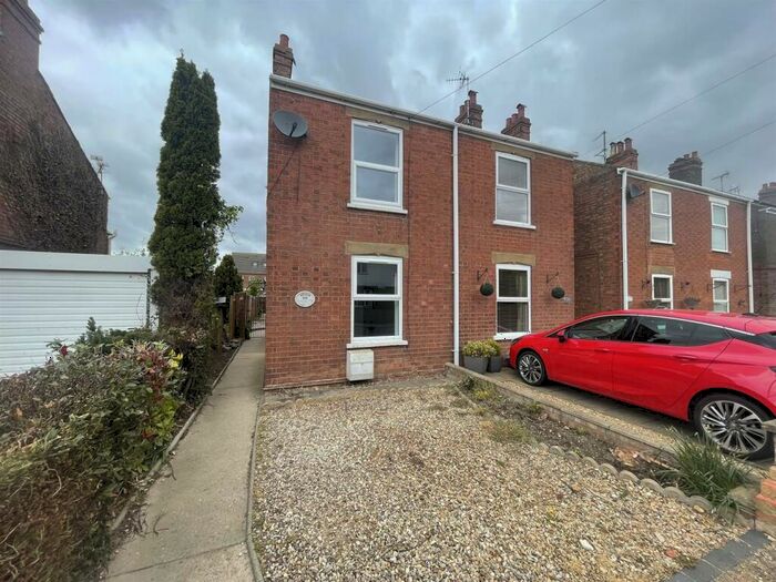 3 Bedroom Semi-Detached House To Rent In Pennygate, Spalding, PE11