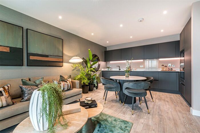 2 Bedroom Flat For Sale In Kew Bridge Rise, Capital Interchange Way, TW8