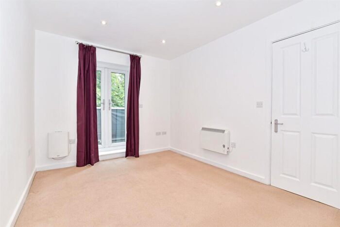 1 Bedroom Apartment For Sale In High Street, Snodland, Kent, ME6