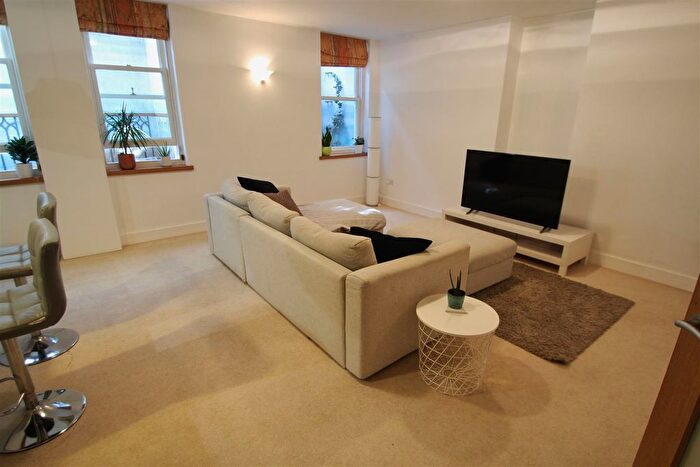 2 Bedroom Flat To Rent In York Avenue, Hove, BN3