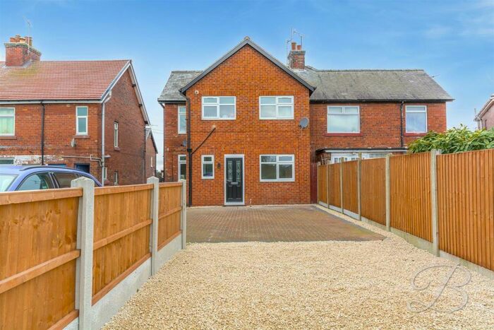 2 Bedroom Flat To Rent In Briar Road, New Ollerton, Newark, NG22