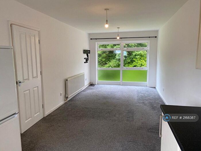 1 Bedroom Flat To Rent In Leicester Close, Smethwick, B67